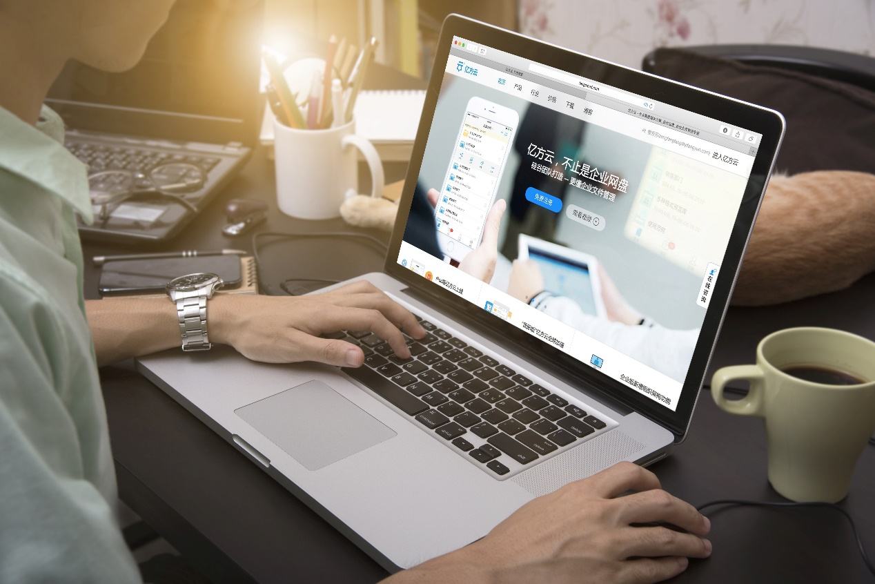 在當今網盤產品中，堅果云適合個人，億方云適合團隊插圖