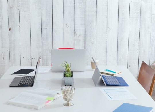 如何設(shè)置電腦共享文件？